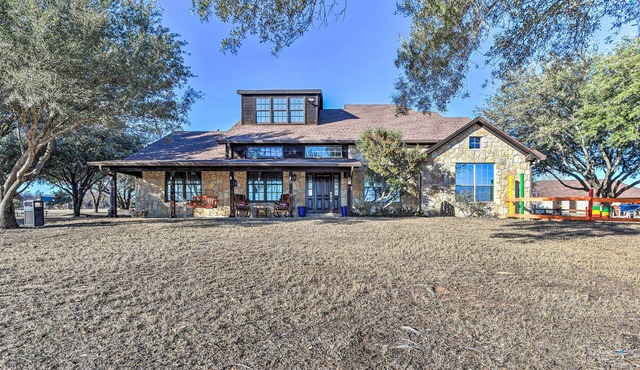 Private Pool: Spacious & Vibrant Argyle Villa!