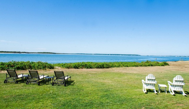 Private waterfront home with every amenity available for 2 week rental in August