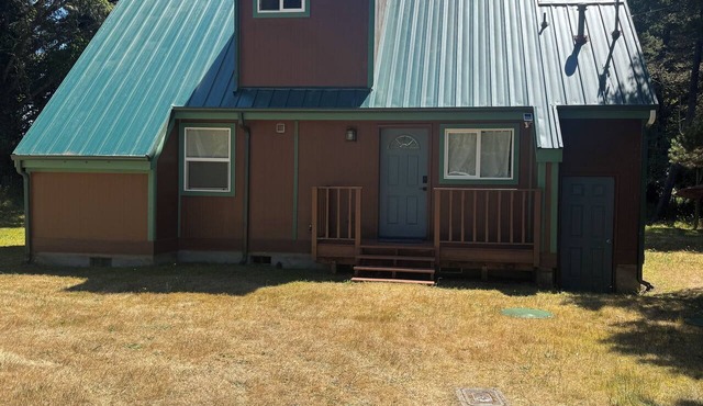 Quaint 2-bedroom house in charming Warrenton perfect for relaxing stays