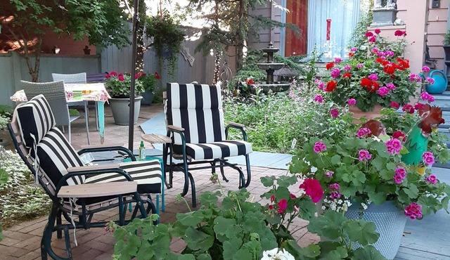 Quiet apartment in the Airport Heights neighborhood. Close to Hospitals.