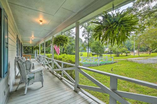 Quiet Home w/Fire Pit - 1 Mi to Downtown Acworth!