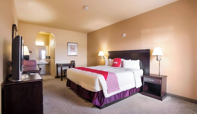Quiet & Spacious King-Bed Room Ideal for Rest Near Dallas Cowboys Stadium – 22 M