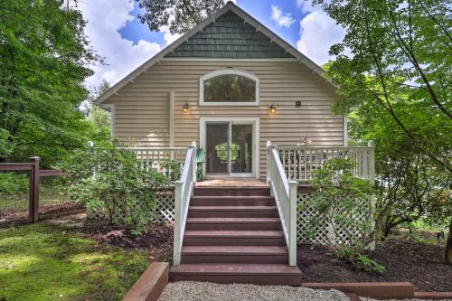 Quiet Studio Escape ~ 2 Mi to Blue Ridge Parkway!