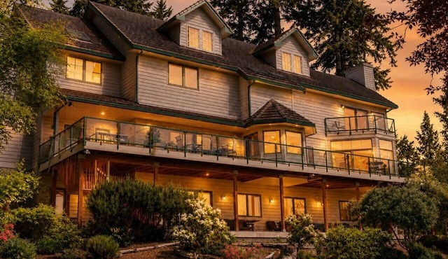 Quintessa I Sleeps 36 I Reunions I Corporate Events I Small Weddings