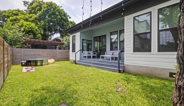 Rainey St Retreat - Cowboy Pool & Urban Chic