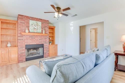 Relax Fireside! Poolside Oasis 3 Mi to Dtwn Sanger