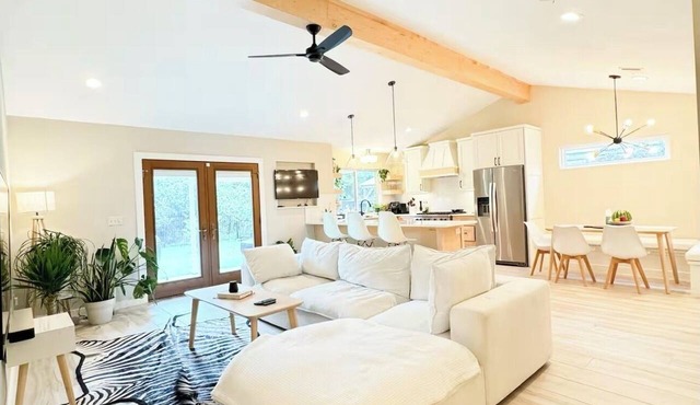 Relax & Recharge - Modern South ATX + Cowboy Pool
