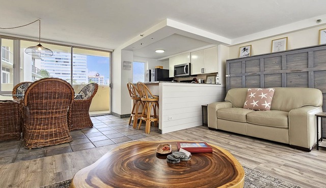 Remodeled in 2022, Diamond Head 2 Bedroom Oceanfront condo