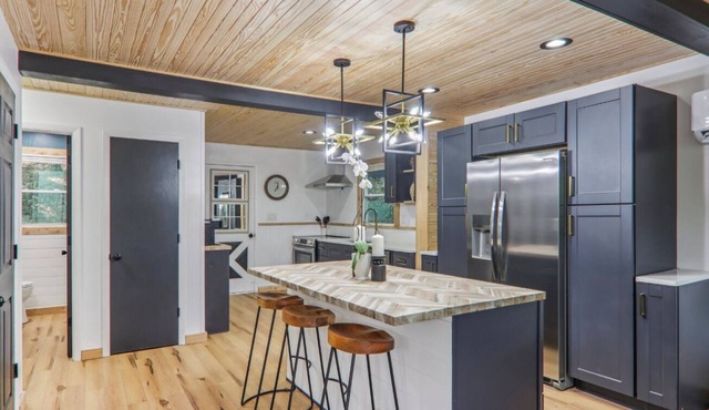 Renovated chalet just a walk down the hill to downtown Burnsville! Pet Friendly