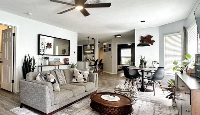 Renovated Modern 2-Bedroom Golf Course Condo Near Beaches
