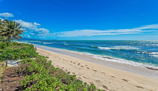 Renovated Steps to the Beach Cottage in Ewa Beach Serene Home C