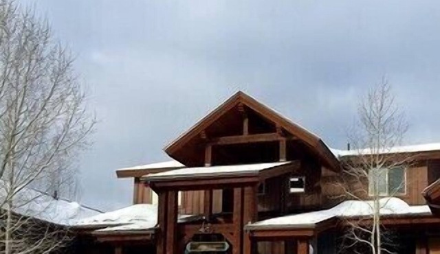 Retreat on the Blue River 2 Bedroom/2.5 Bath In Summit County (Sleeps 6)
