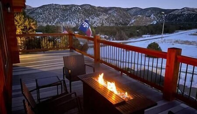 Reveille Mountain View Cabin