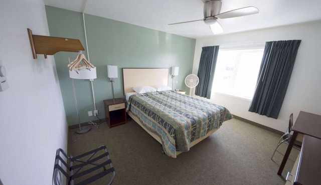 Rewak Studios: Gigabit Powered WiFi! Hotel-Style Furnished Studios-Easy Walk to Lots of Places