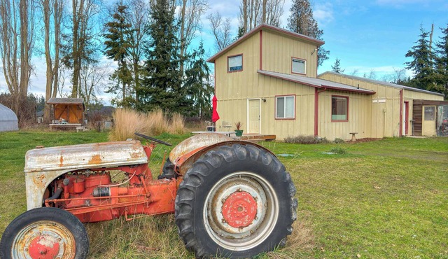 Riley's Farmette Peaceful Stay on a Charming Farm