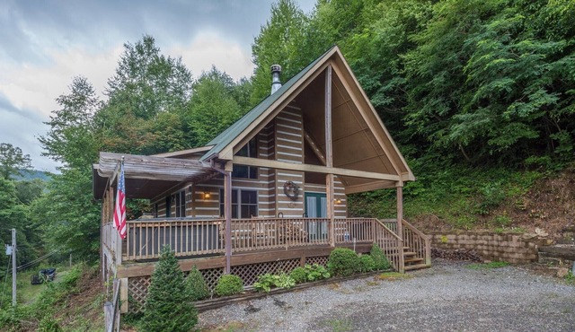 River Play & Hiking by Day - Hot Tub Under The Stars At Night