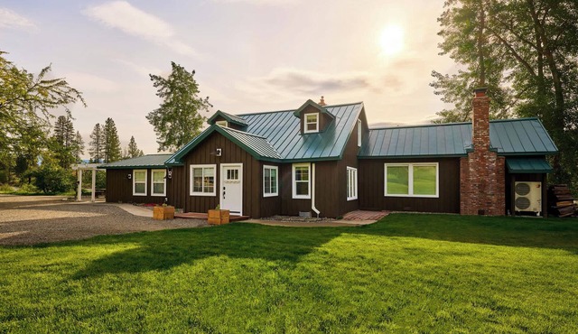 River's Edge Ranch - 4BR farmhouse + guest suite
