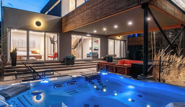 River Views | Luxury Modern Design | Walk To Downtown