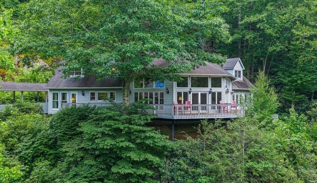 Riverfront Sanctuary | Your Mountain Getaway