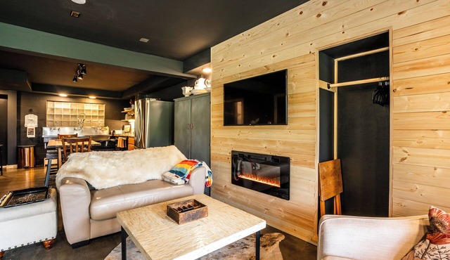 Robin's Nest: A Private Lakeview Apartment in the Heart of Wasilla, Alaska