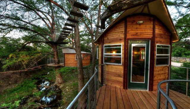 Romantic Getaways in Fully-Equipped Tree House Rental in Spicewood, Texas