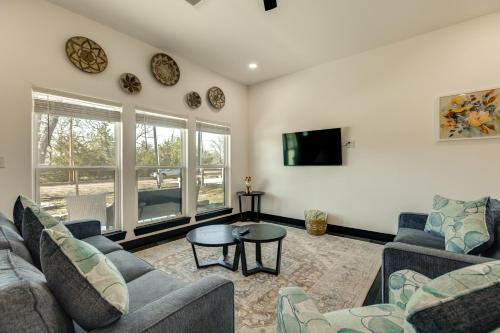 ‘Roo's Hideaway’ Modern 3BR Near Round Top & A&M!