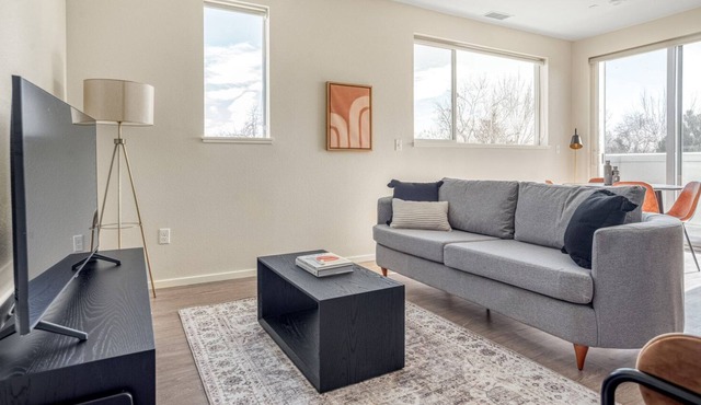 Roomy University 2BR w/ W/D, Roof Deck, next to U of D, by Blueground