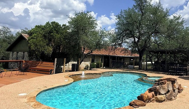 Rustic Compound: House+2 Cabins with Pool & Hot Tub