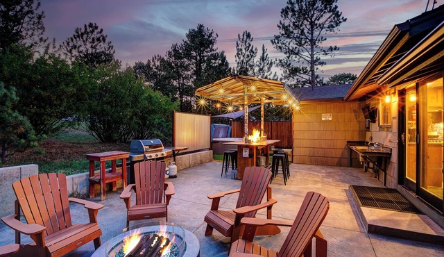 Rustic Dream Cabin - Premier Home with hot tub & fire pit!