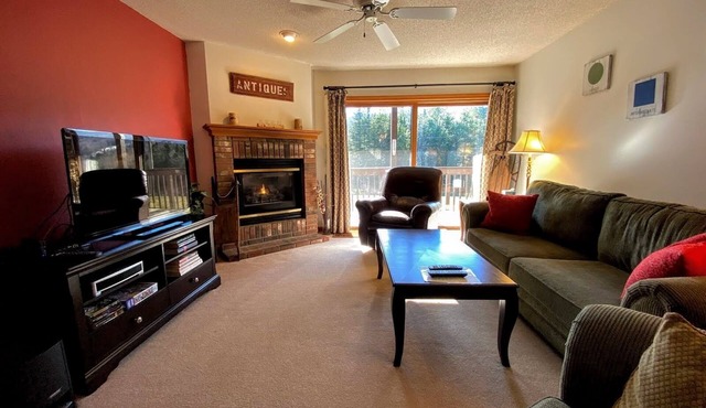 S4 Ski Slope Views! Bretton Woods condo with easy access to Mt Washington, Skiing, Dog Friendly!