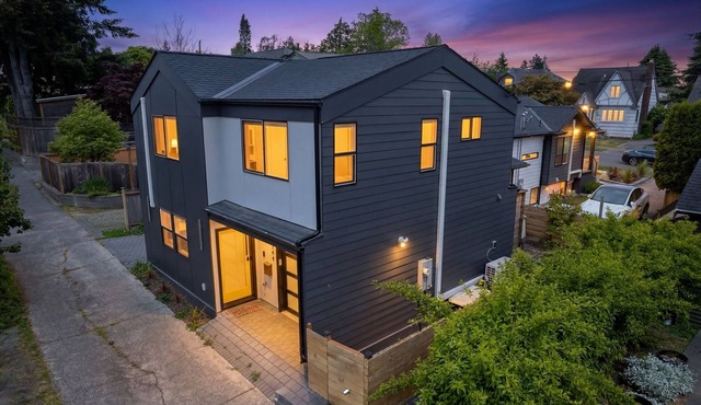 Sauna/Gym | Near Beach & Ballard | Dogs OK