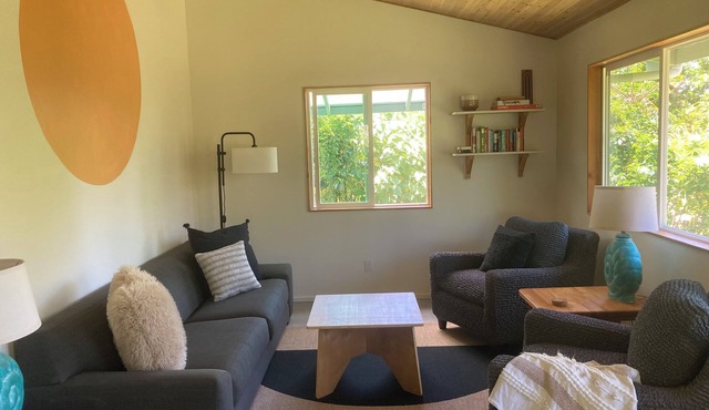 Seaside House, a Peaceful 2 Bedroom Retreat in walking distance to Kehena Beach