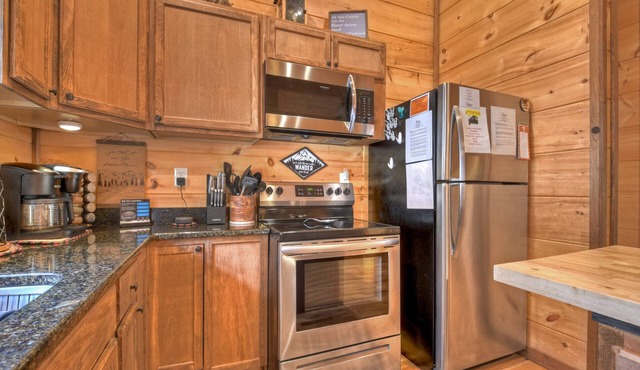 Secluded, Close to Downtown Blue Ridge, Perfect Couples Retreat!