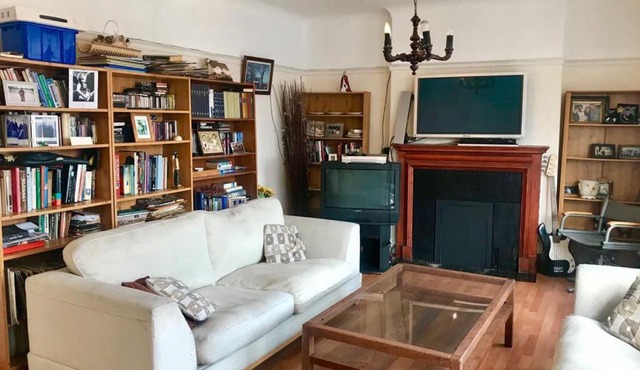 Self contained budget 3 bed flat with your own front door, three double rooms, Sleeps six,fifteen pounds per night each