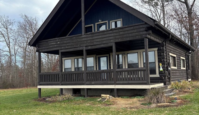 Serene peaceful 2-bedroom cabin in charming Clarkrange/Jamestown