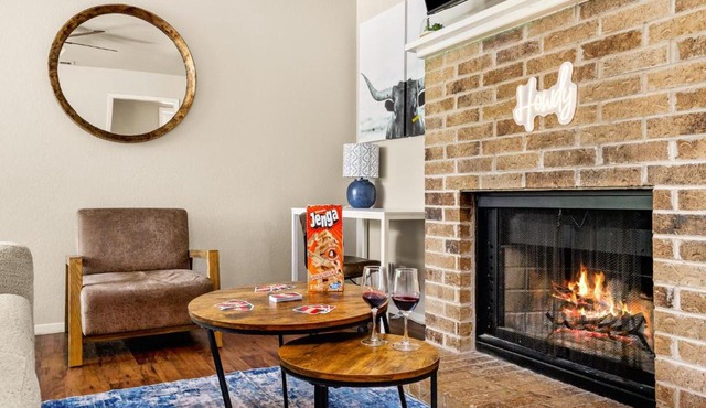 Serene SoCo Escape, Walk to Cafes and Free Parking