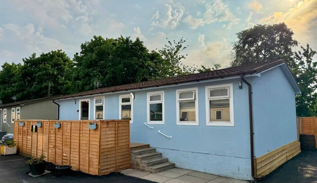 Shell' Lodge compact 8-bedroom chalet in Uddingston