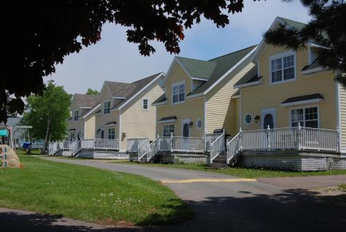 Shining Waters - Ingleside Cottages