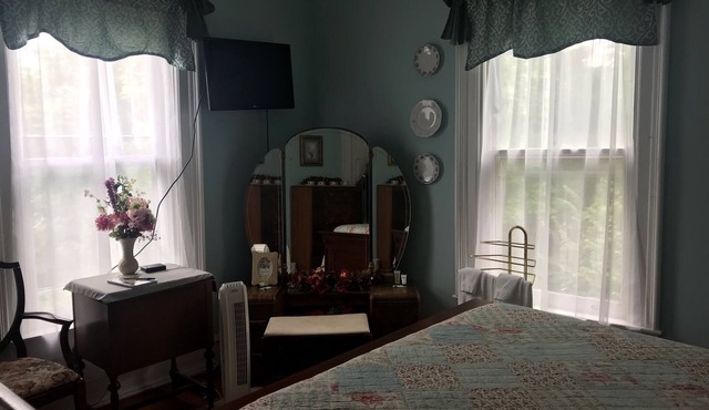 Six Acres Bed & Breakfast