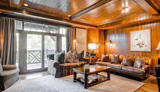 Ski-In/Ski-Out Condo with a full Kitchen