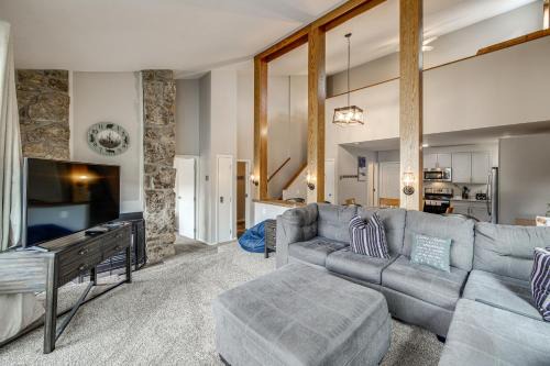 Ski-in/Ski-Out! Modern Mountainside Stay in Granby