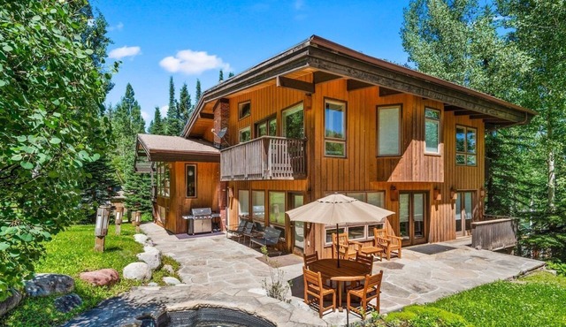 Ski-In/Ski-Out Snowmass Estate with Hot Tub, Fireplaces & Expansive Mountain Views