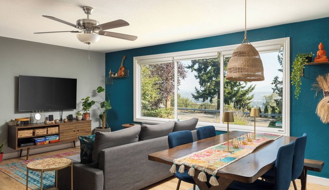Sky's Retreat: A beautiful 4-bedroom house, 7 Minutes from SEA Airport