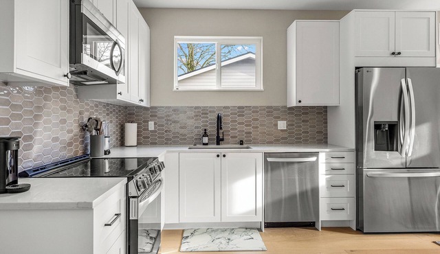 Sleek & Modern Townhome in Prime location