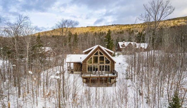 Sleeps 16+ Hot Tub with Mountain View - 3Min to Sunday River Ski - Game Room