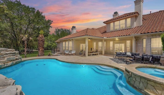 Sleeps 19 | Pool, Game Room | Luxe Fall Retreat