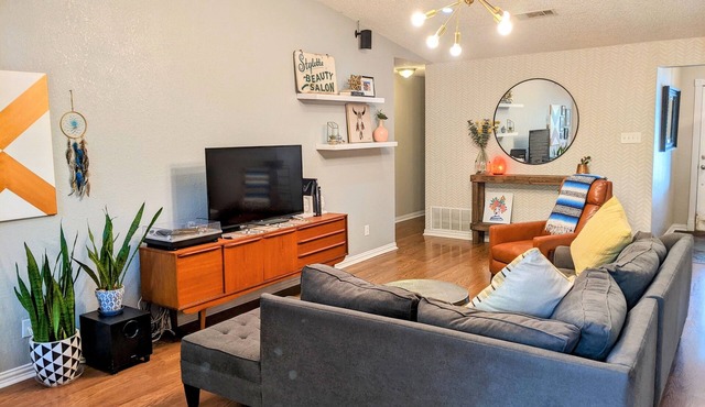 South Austin Charmer with Backyard Oasis