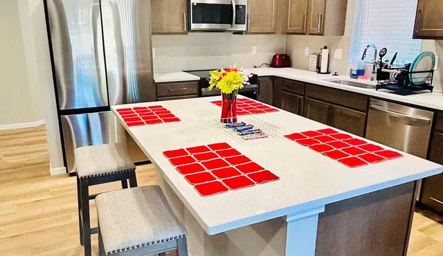 Spacious 3 Bed 2 Bath Blaine Home near Border near Downtown and by Greenery
