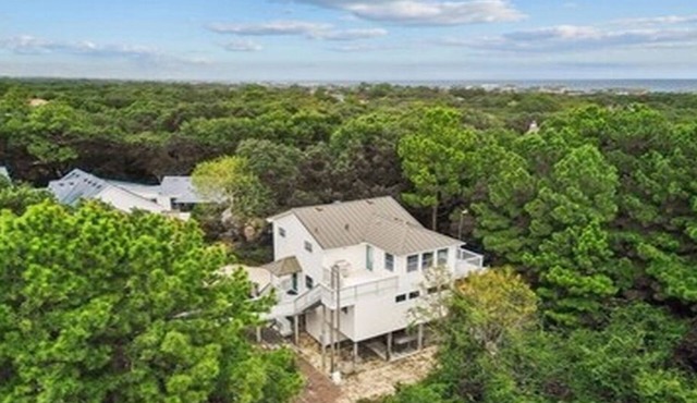 Spacious 3BR/3BA Beach House on Quiet Wooded Lot – Minutes from the Ocean in Kitty Hawk