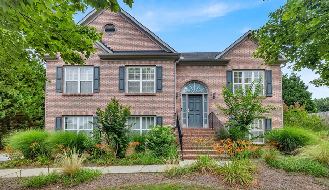 Spacious 3BR Near Mall of GA & Lake